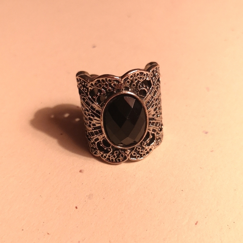 Vintage wide filigree ring